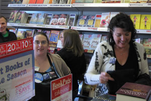 10-28-07 Books a Million book signing in Leesburg, VA