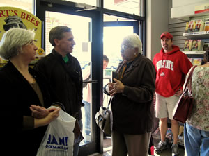 10-28-07 Books a Million book signing in Leesburg, VA